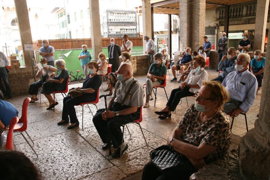 La Loggia dei Cavalieri a Treviso con il pubblico distanziato e protetto dalle mascherine